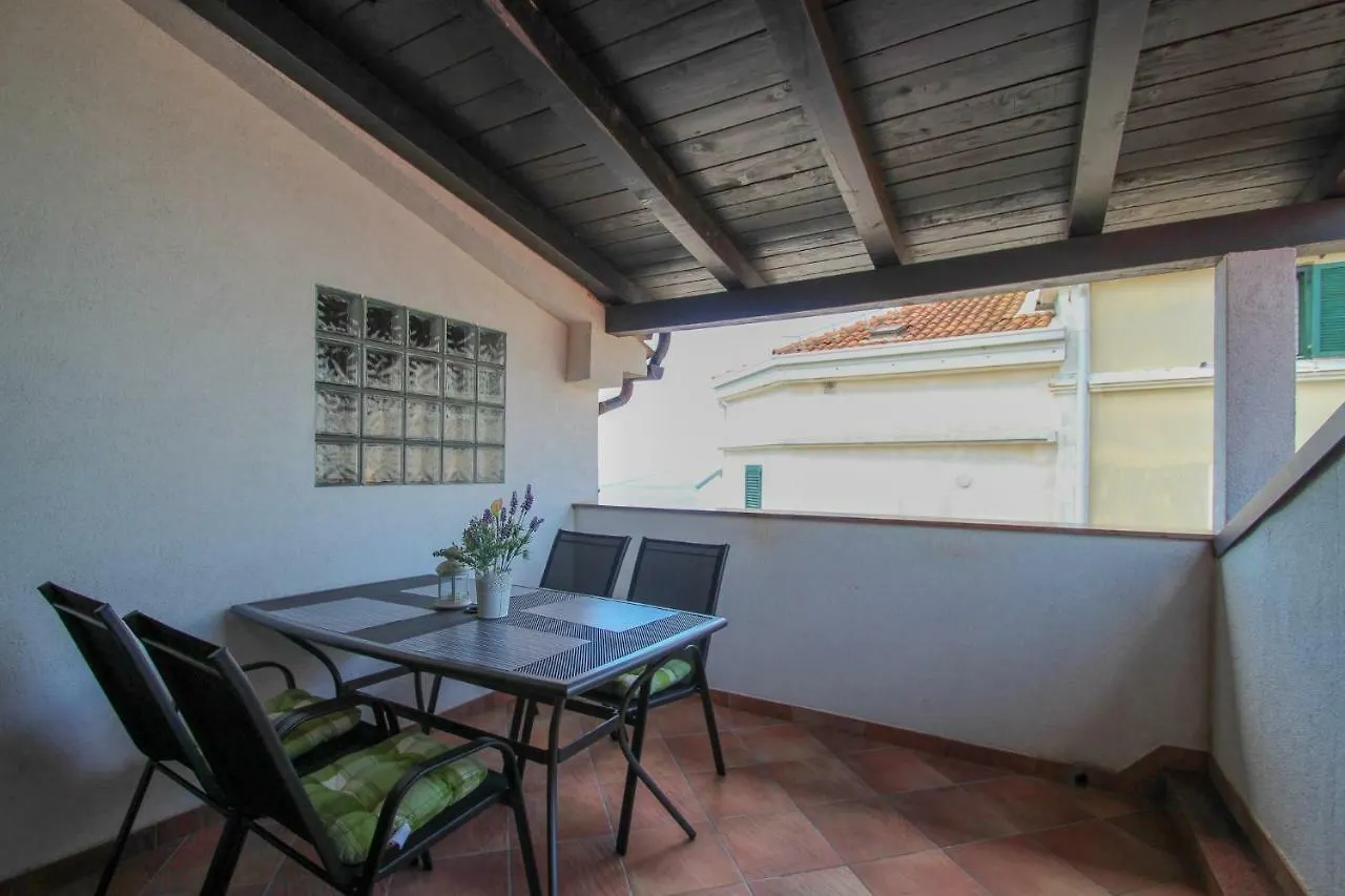 Apartment Dolores Novigrad